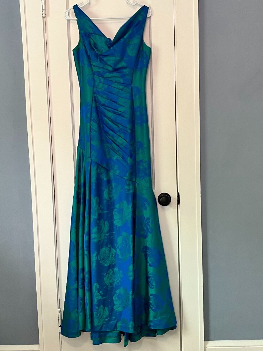 Theia evening event gown size 2 mermaid floral ruched designer formal wedding